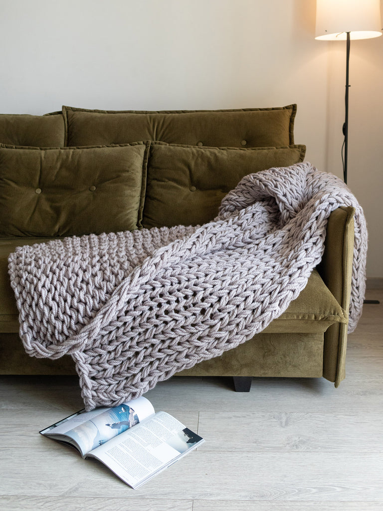 Anzy Home chunky knitted blanket in Pale Mauve