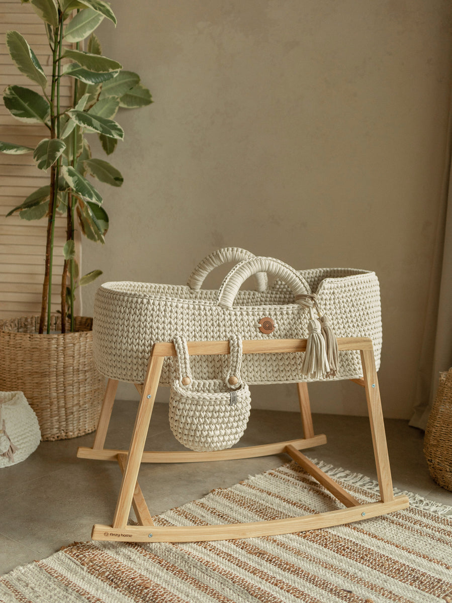 Moses fashion basket with stand aldi