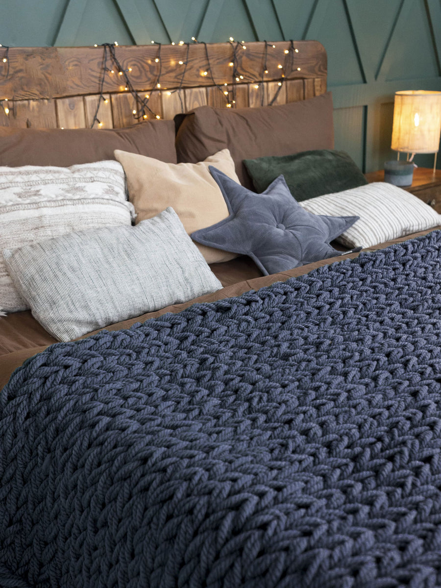navy-blue-chunky-blanket-