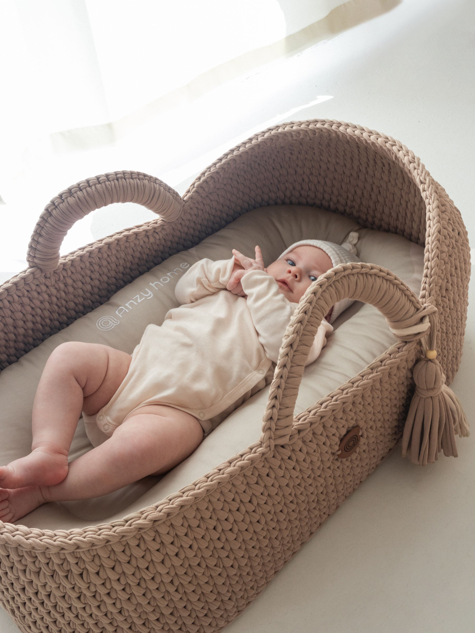 XL Moses Basket with Round Hood | Anzy Home