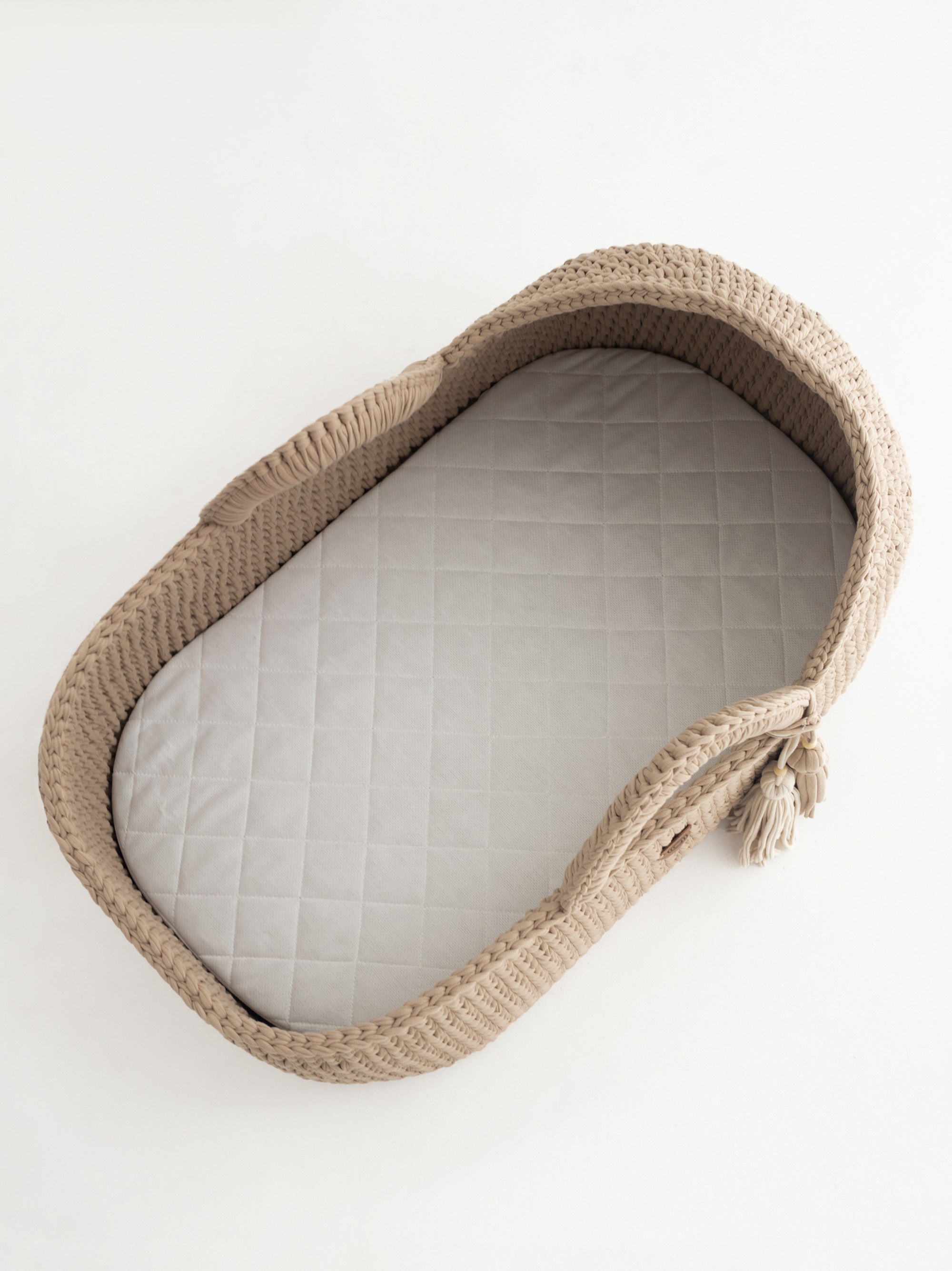 XL Moses Basket with Round Hood | Safe & Unique by Anzy Home