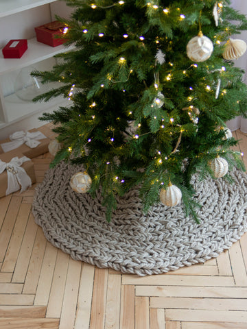 Knitted Christmas tree skirt