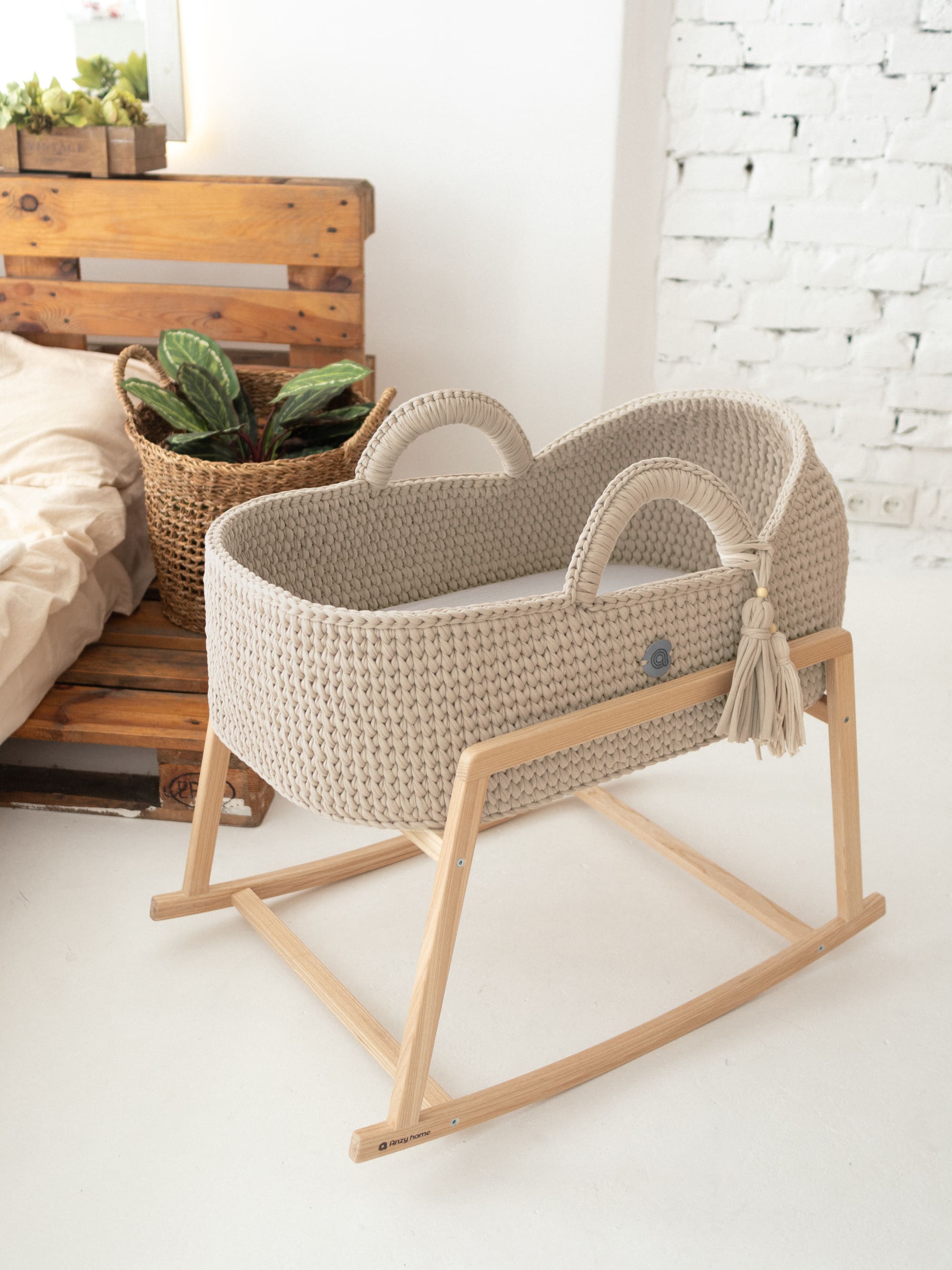 XL Moses Basket with Round Hood | Safe & Unique by Anzy Home