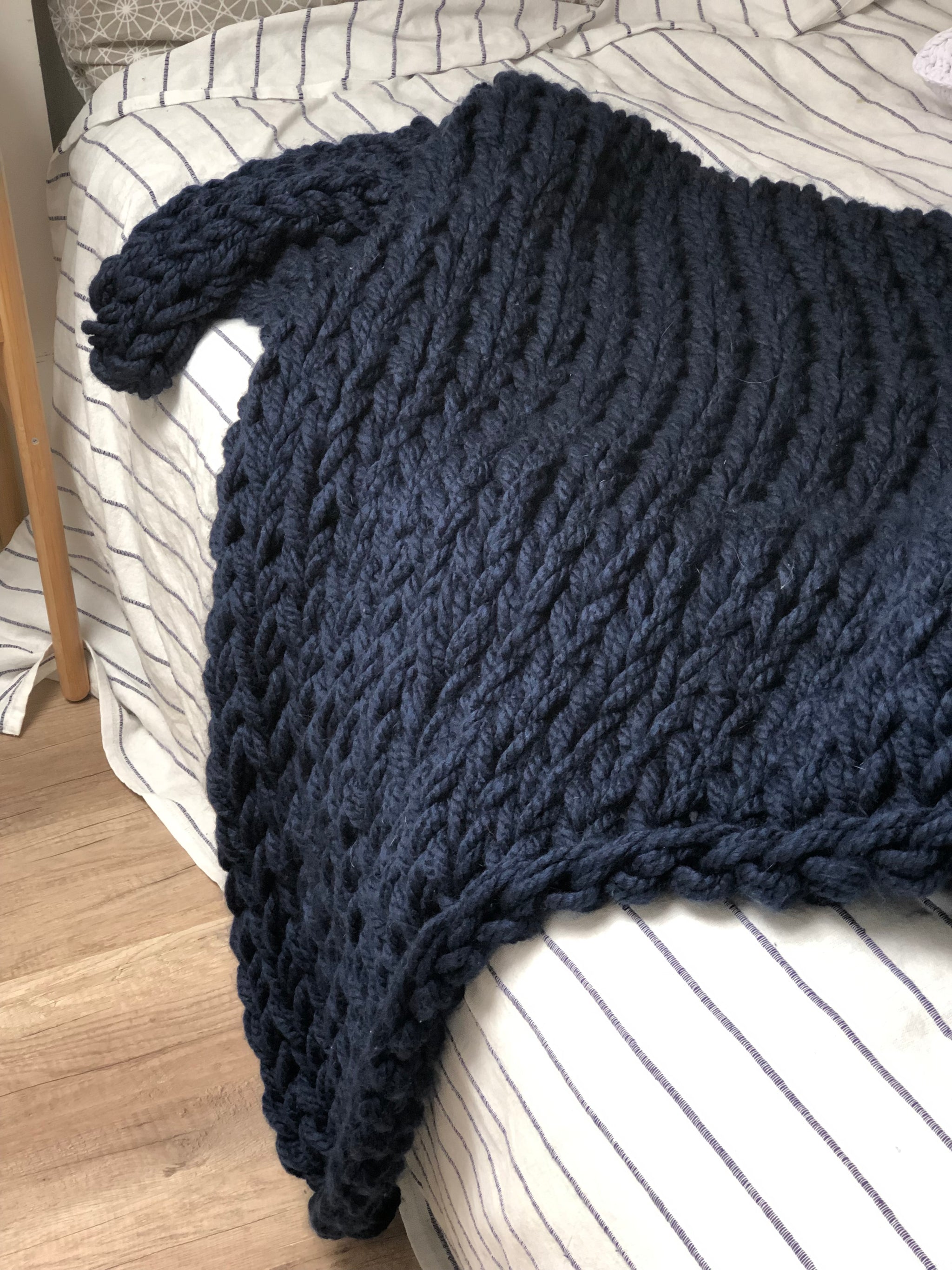 Chunky Knit Blanket in Navy Blue – Anzy Home