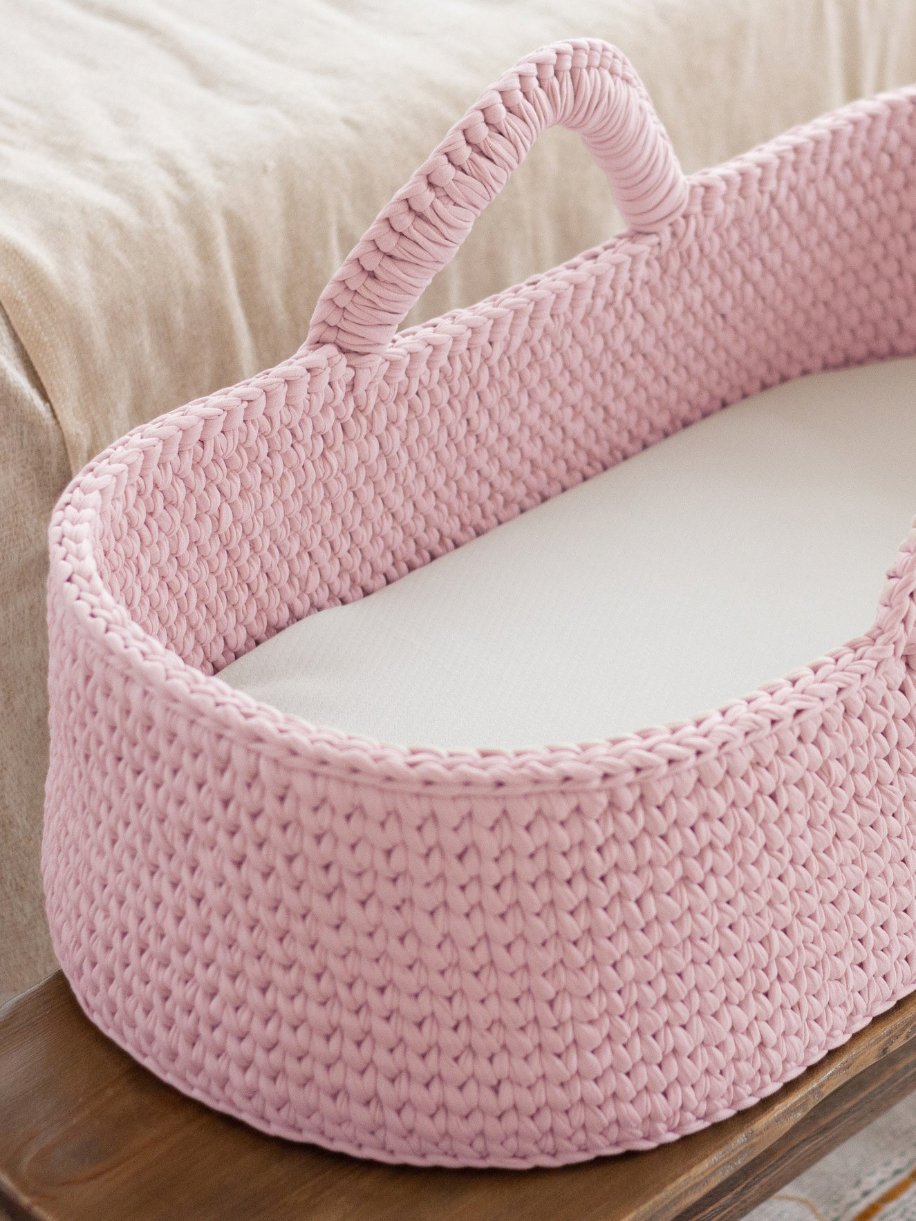Standard Moses Basket with Round Hood | Anzy Home