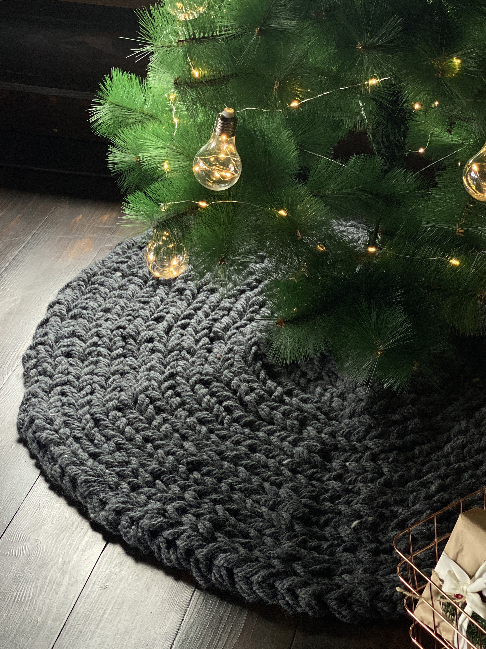 rubber tree skirt Black Chunky-Knitted Christmas Tree Skirt