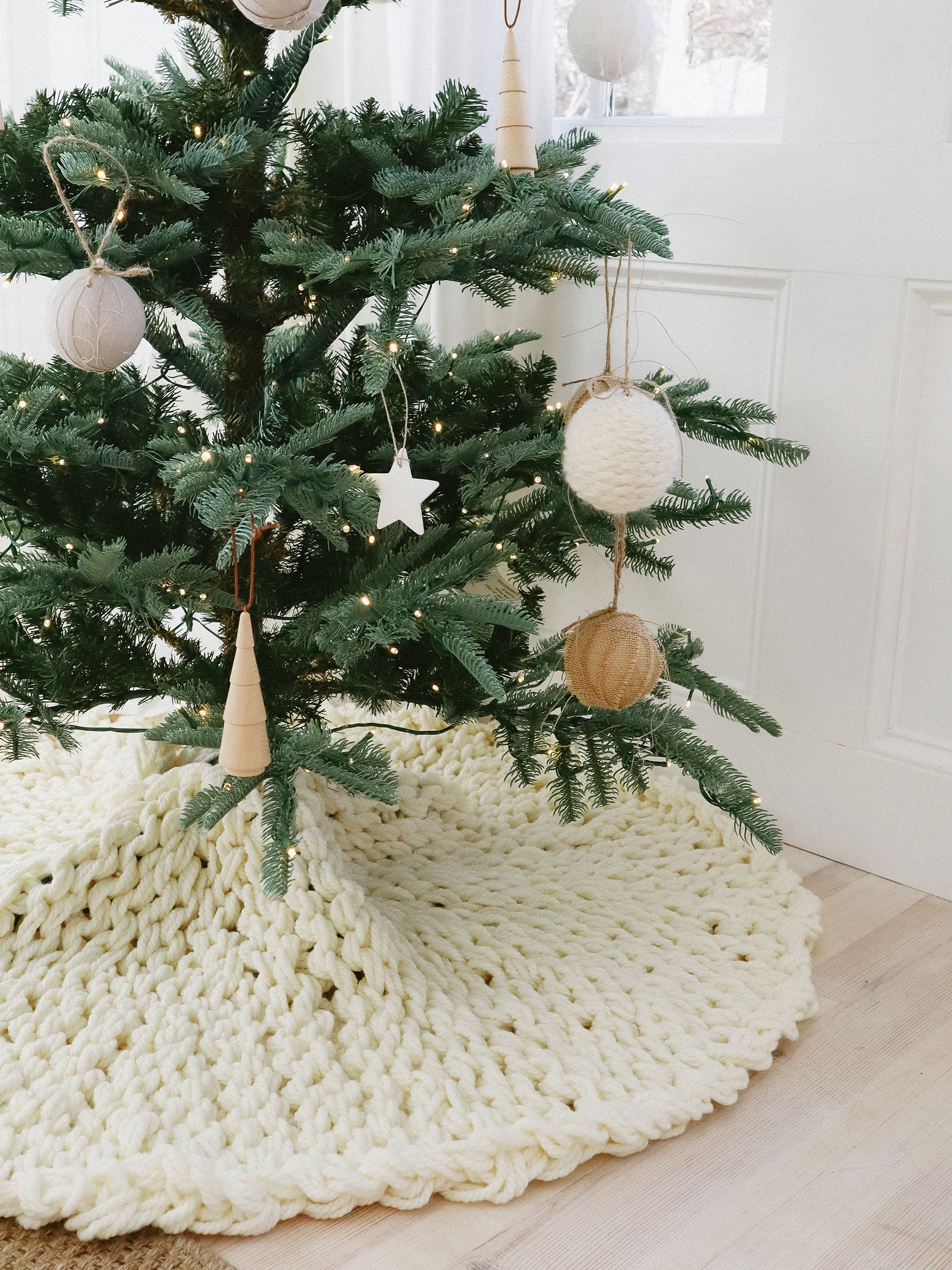 rubber tree skirt Ivory Chunky-Knitted Christmas Tree Skirt