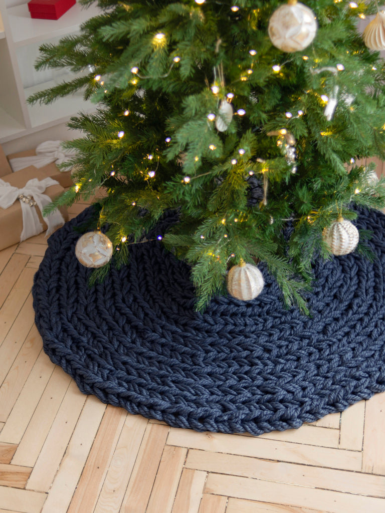 Navy Blue Chunky-Knitted Christmas Tree Skirt US Stock – Anzy Home