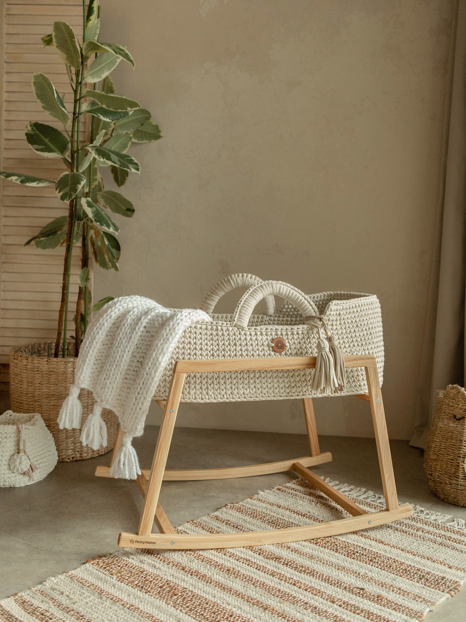XL Moses Basket with Straight Hood | Safe & Unique by Anzy Home