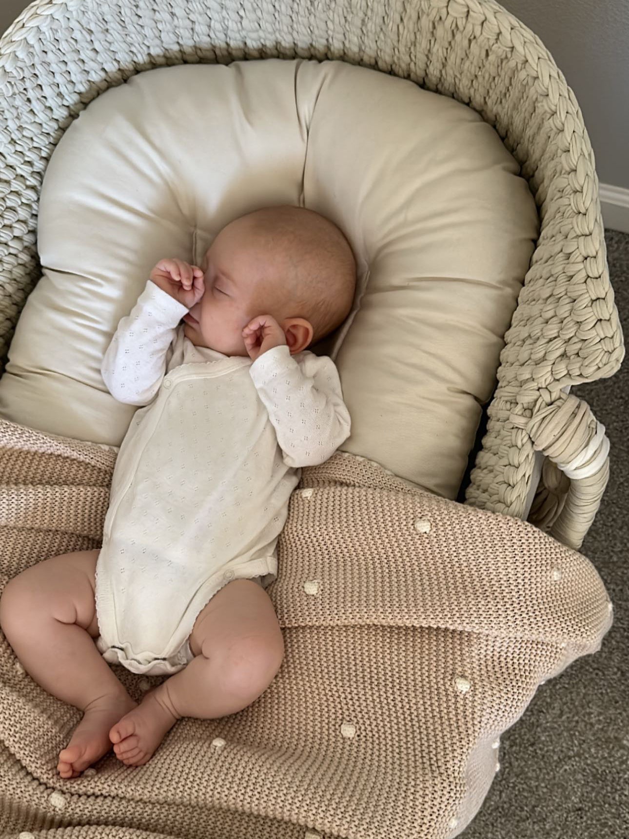 XL Moses Basket with Straight Hood | Safe & Unique by Anzy Home