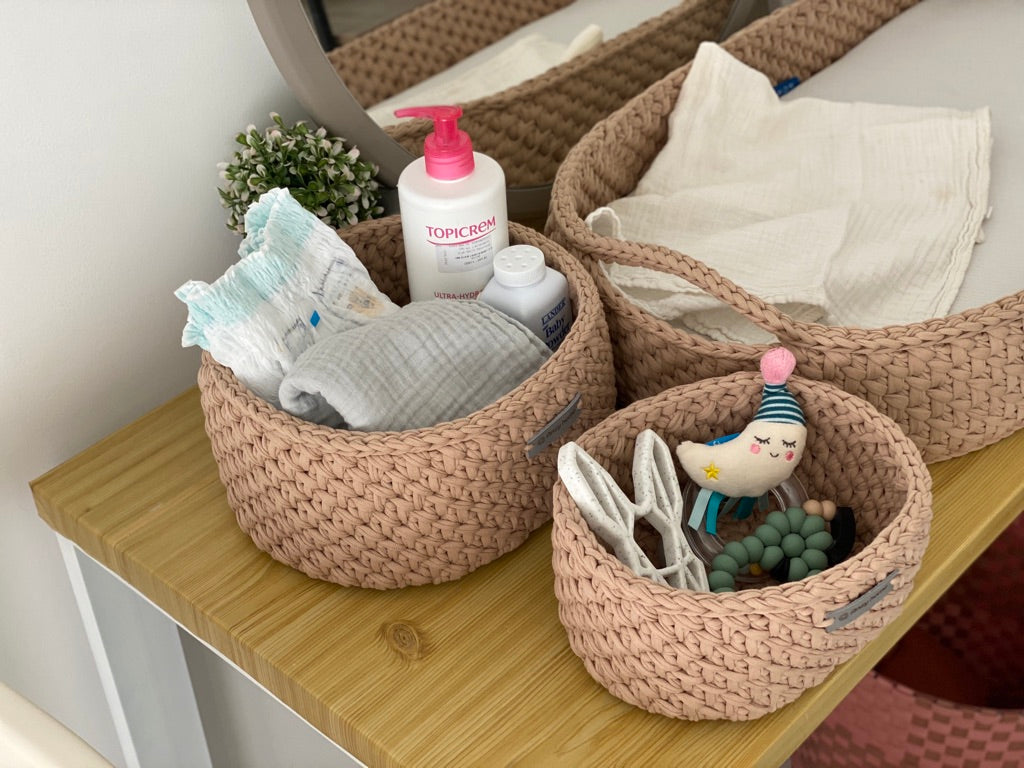 Changing table storage baskets