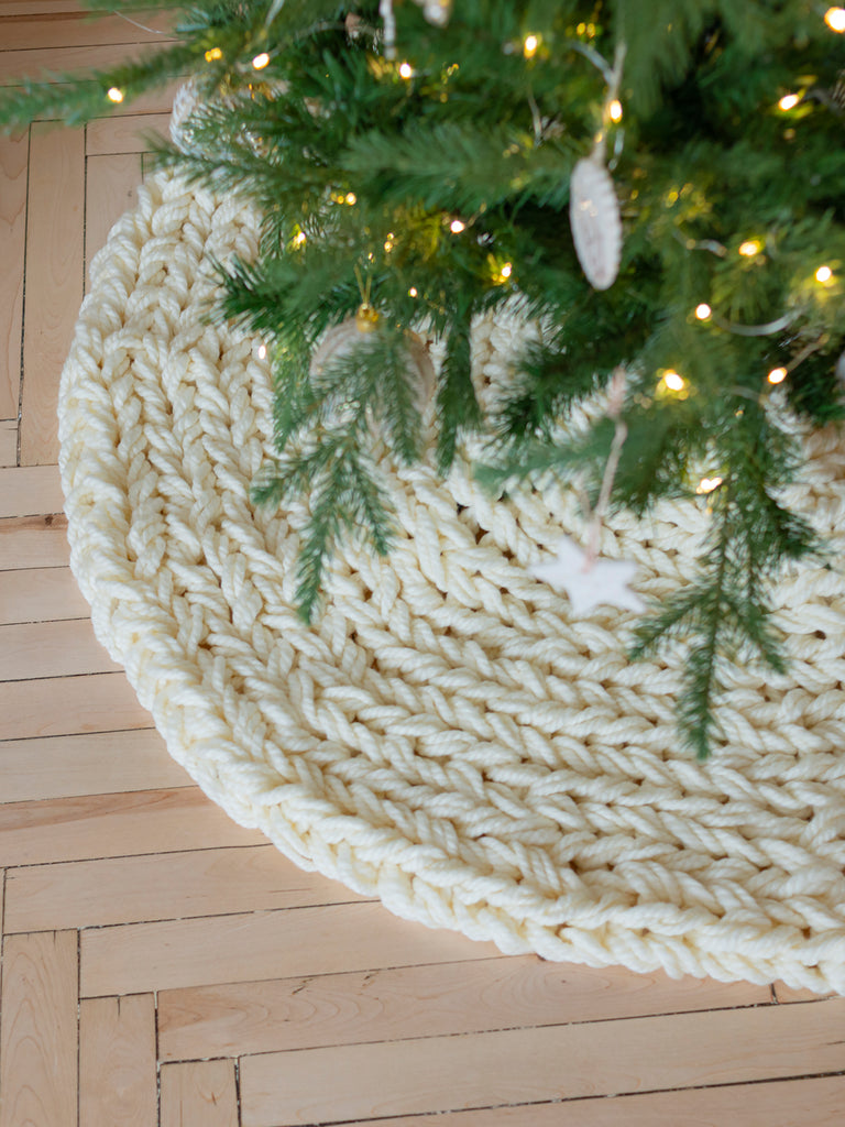Creamy white Christmas tree skirt Anzy Home