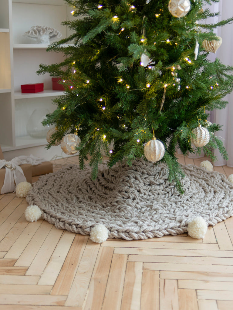 Knitted Christmas tree skirt with pompoms