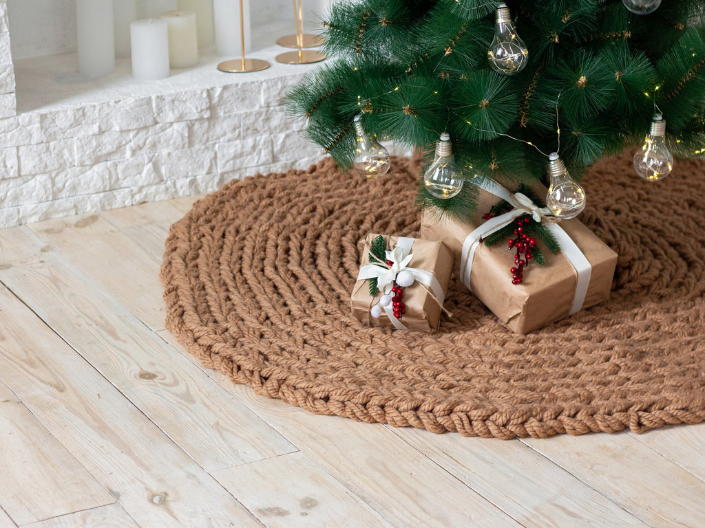 Beige chunky knitted tree skirt Anzy Home